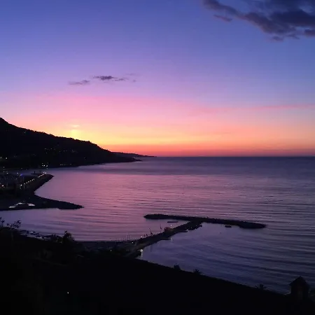 Apartament L'ensoleillee Vue Panoramique Mer, 250 M De La Et Du Centre Mentona