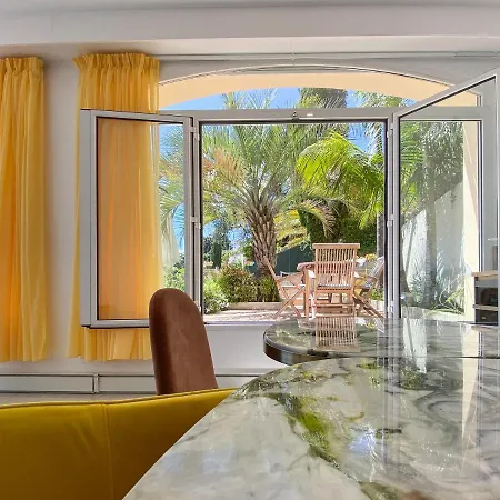 L'ensoleillee Vue Panoramique Mer, 250 M De La Et Du Centre Apartamento Menton