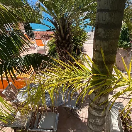 L'ensoleillee Vue Panoramique Mer, 250 M De La Et Du Centre Apartamento Menton