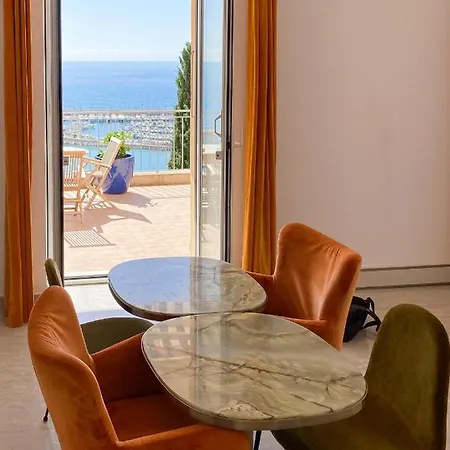 L'ensoleillee Vue Panoramique Mer, 250 M De La Et Du Centre Apartment