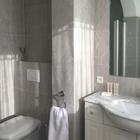 L'ensoleillee Vue Panoramique Mer, 250 M De La Et Du Centre Apartamento Menton