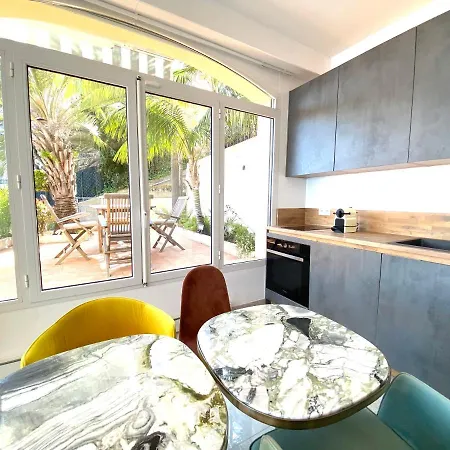 L'ensoleillee Vue Panoramique Mer, 250 M De La Et Du Centre Apartamento Menton