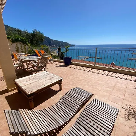 L'ensoleillee Vue Panoramique Mer, 250 M De La Et Du Centre Apartment Menton