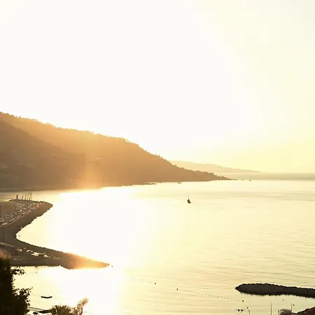 Apartamento L'ensoleillee Vue Panoramique Mer, 250 M De La Et Du Centre *