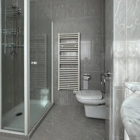 L'ensoleillee Vue Panoramique Mer, 250 M De La Et Du Centre Apartamento Menton